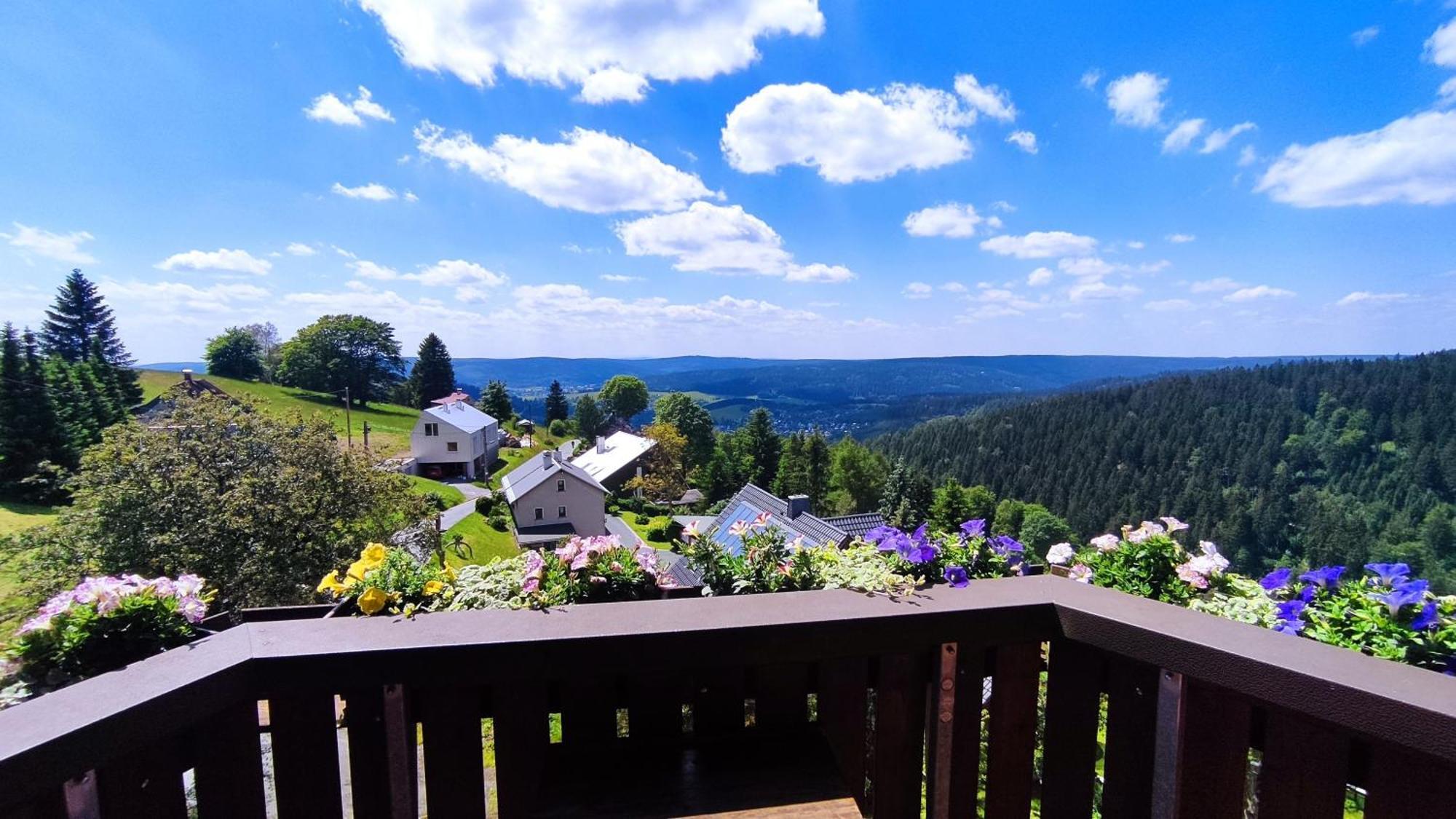 Berggasthaus&Pension Schöne Aussicht Klingenthal Exterior foto